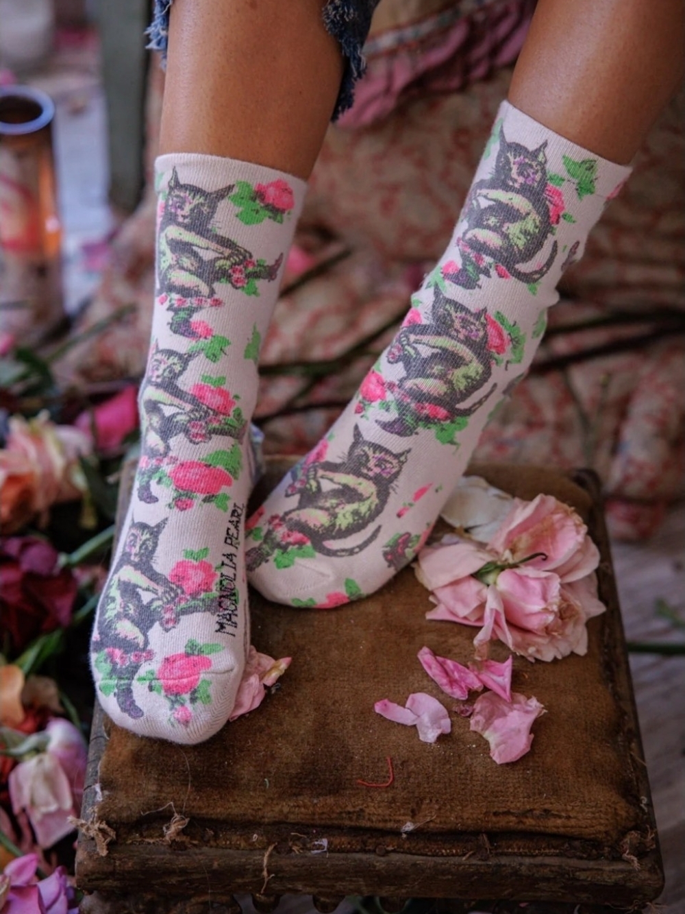 Magnolia Pearl Boots N' Cat Crew Socks in Cream and Pink